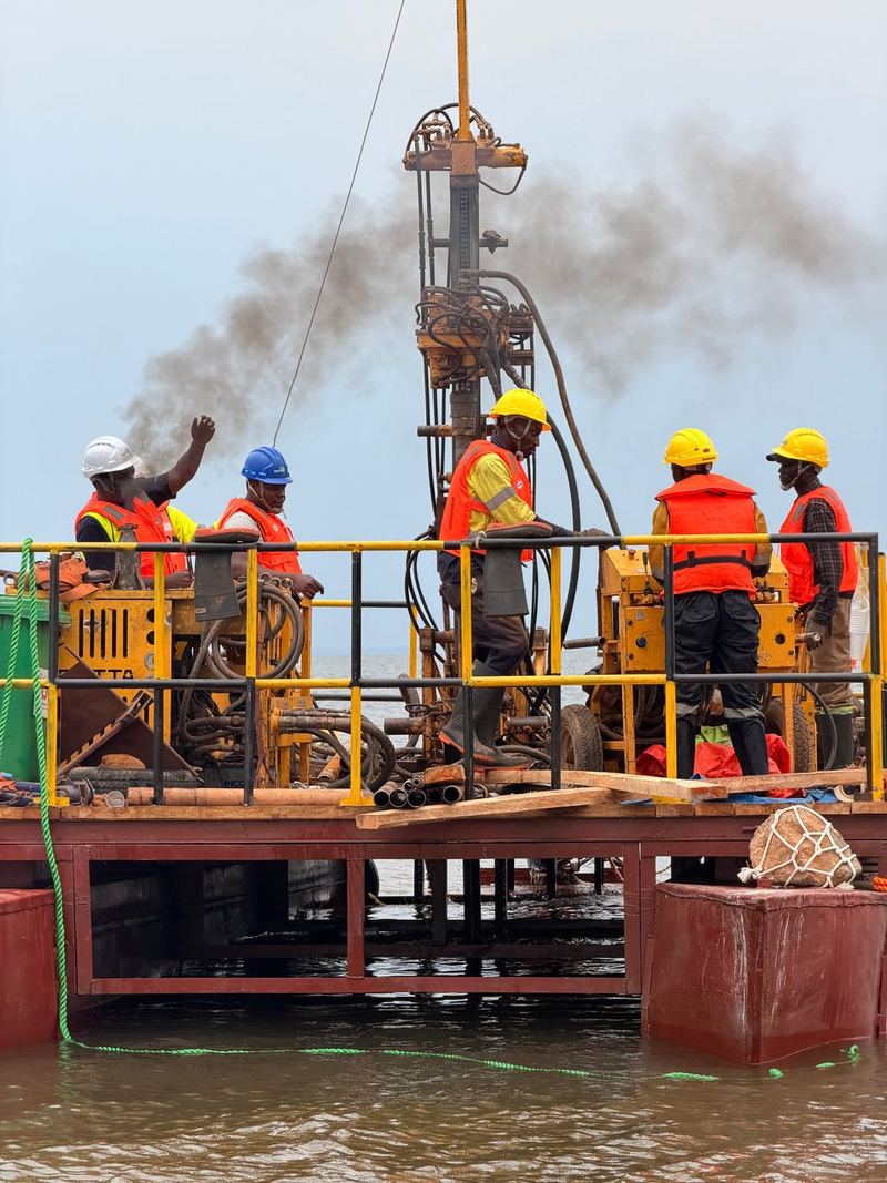 Drilling barge on Lake Victoria