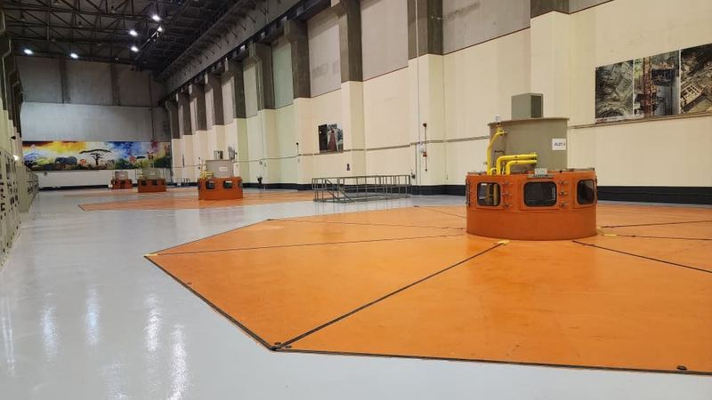 Surface preparation and coating — Bujagali powerhouse, control building and workshop